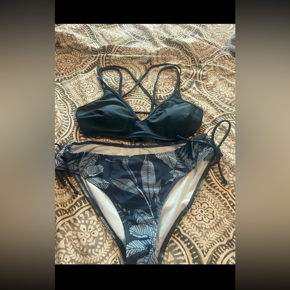 Cupshe teal print bikini size M. NWOT